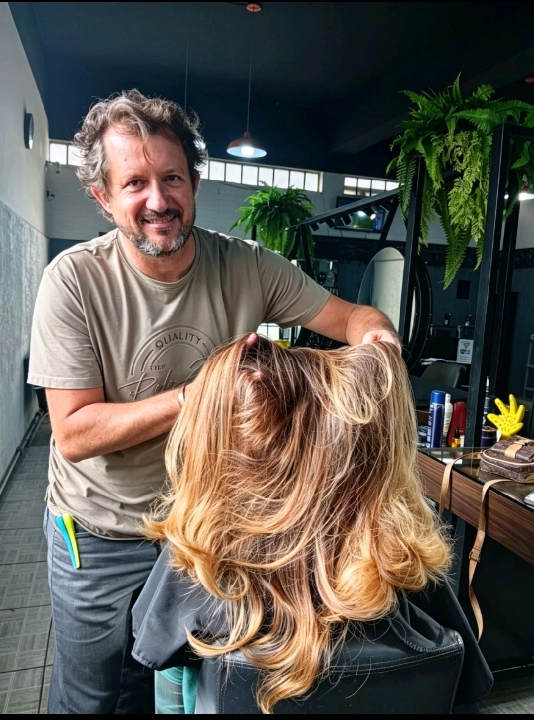 Loiro platinado feito pelo Sidnei S. Danttas no salão Estética Hair7